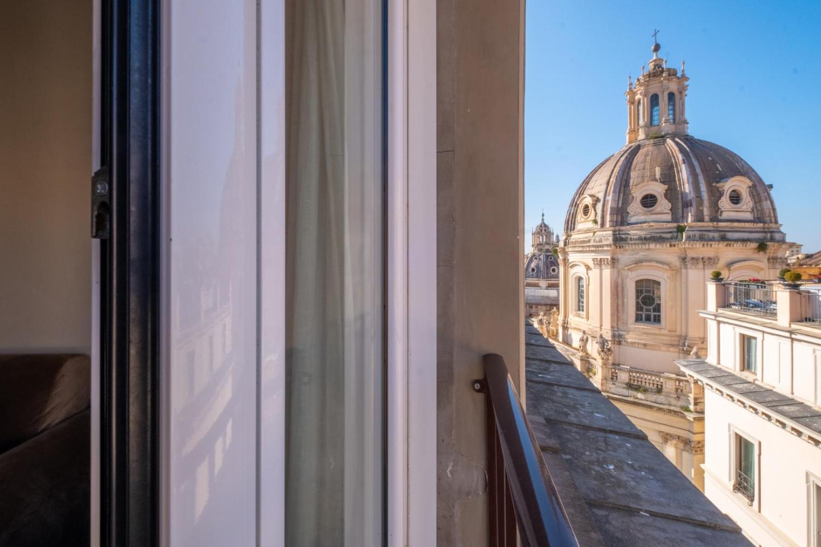 Elegant And Luxury Apartment @Altare Della Patria Рим Екстериор снимка